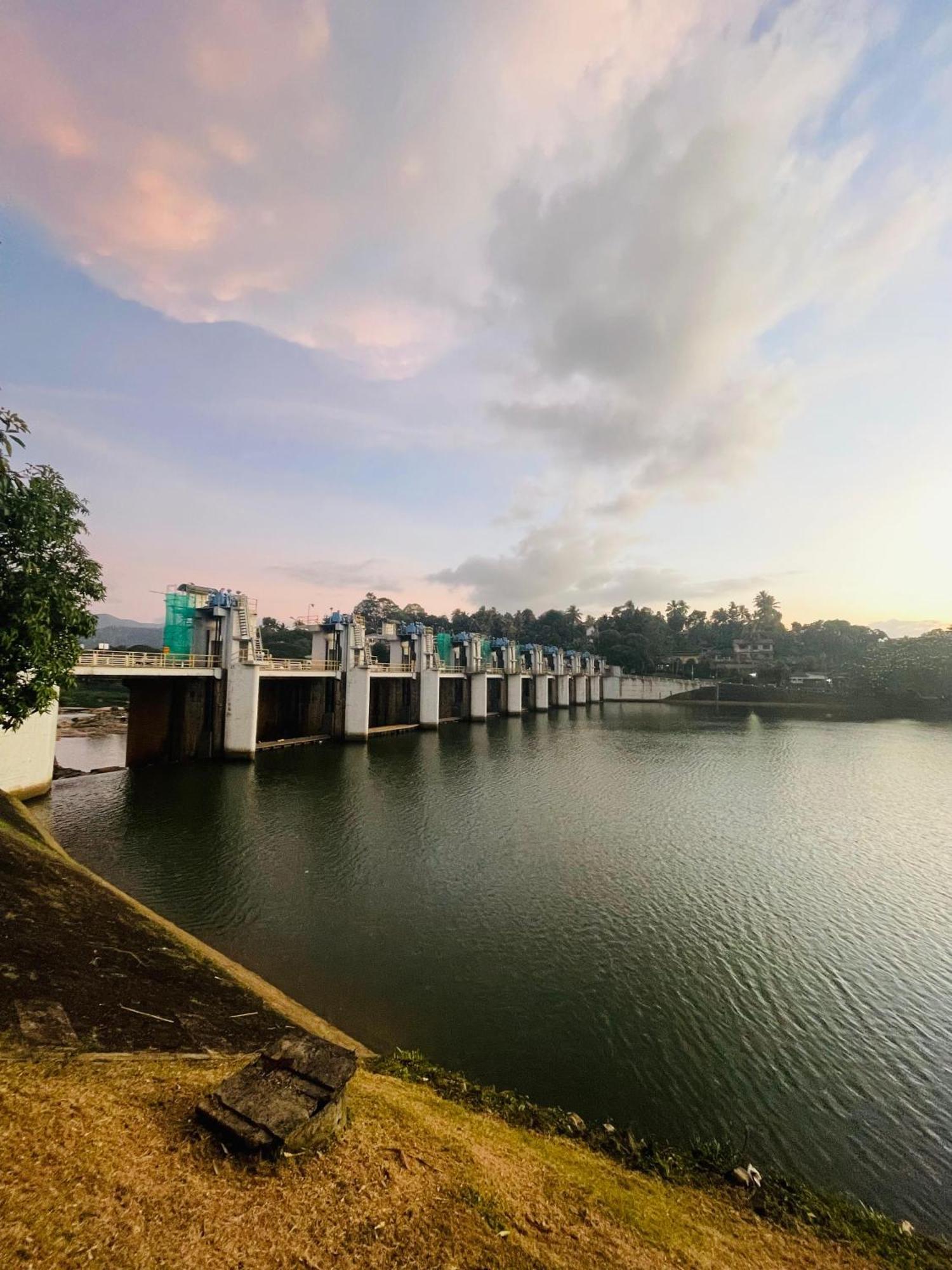 Mahaweli View Bungalow Kandy Eksteriør bilde